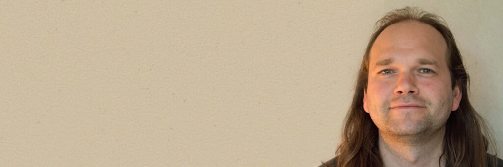 Titelmotiv - React-Anwendungen mit TypeScript entwickeln - Expertenbeitrag von Nils Hartmann im Host Europe Blog