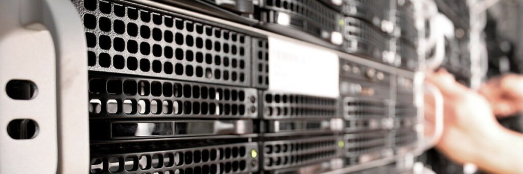 Titelmotiv - Virtualisierungsserver: Wie Sie mit Server-Virtualisierung Ressourcen und Kosten sparen