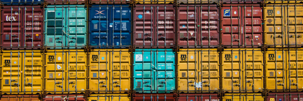 Titelmotiv - Eigene Docker-Images bauen – Einführung in den Betrieb von Docker-Containern