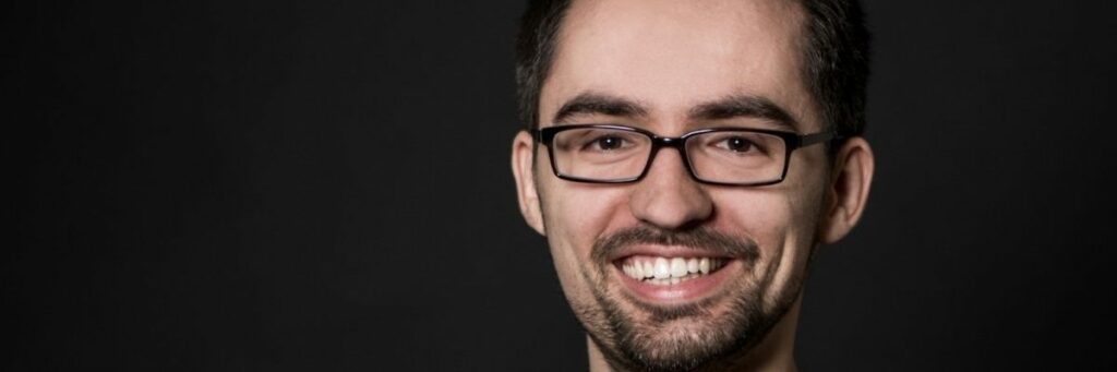 Titelmotiv - Reflection in TypeScript