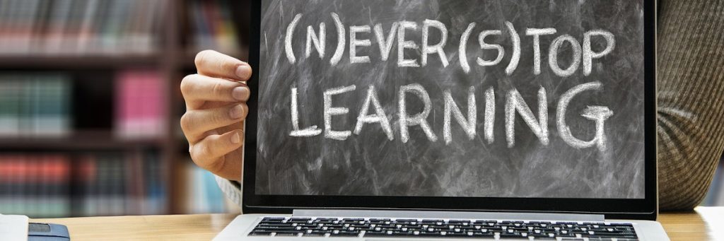 Titelmotiv - Digitale Weiterbildung in Unternehmen: Die besten Tipps und Lernplattformen