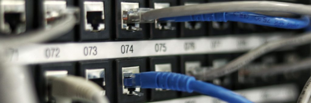 Titelmotiv: Server-Management: Vor und Nachteile eines selbstverwalteten Virtual Private Servers (VPS)