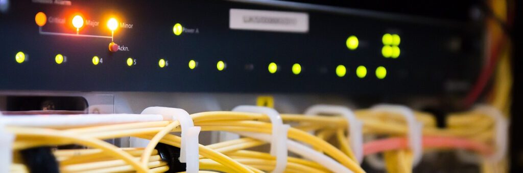 Titelmotiv: So viel Zeit können Sie mit einem Fully Managed Virtual Server sparen