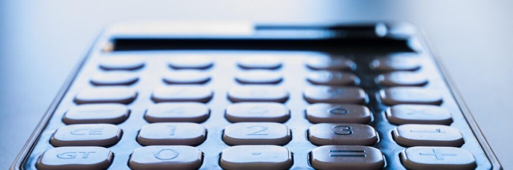 Titelmotiv des Blogartikels zum Thema: Angebotskalkulation für Webprojekte: So geht es richtig